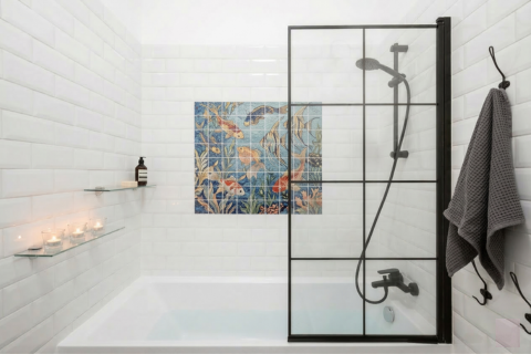 Параван за баня vs. душ кабина: кое е по-практично за малки бани Параван за баня vs. душ кабина: кое е по-практично за малки бани