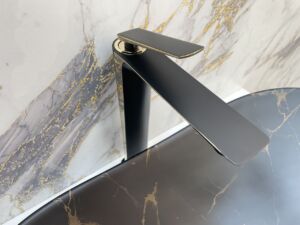 Висок черен смесител за баня Blandini Almond L Black - Gold