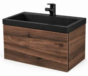 Висящ влаго- и водоустойчив PVC шкаф за баня в цвят Walnut с черна матова мивка и черен смесител.
